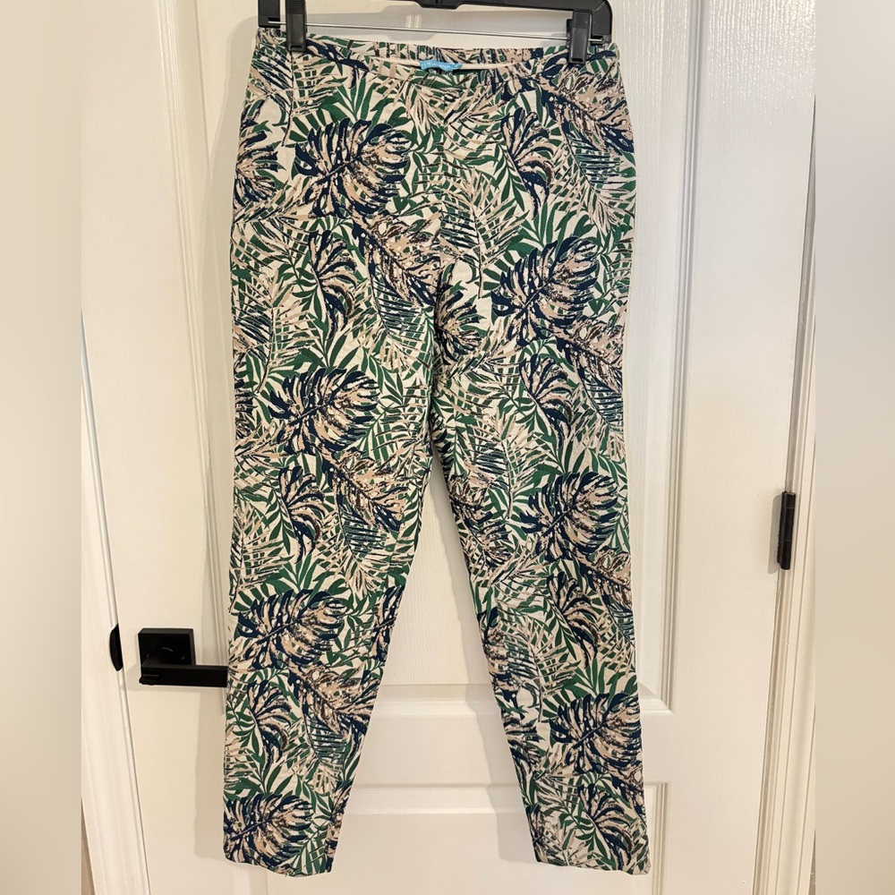 J McLaughlin Fern Palm Tropical Print Textured Slim
Ankle Pants